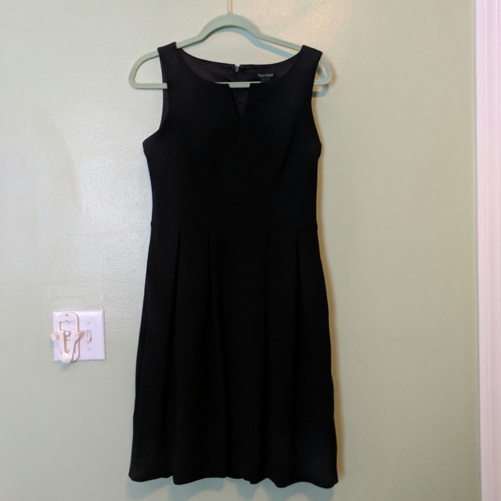 White House Black Market Dress size 6